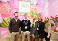 Op de stand van Rich Luxury Flowers stonden Rijk de Jongh, Gerjan van Tuijl, Sanne Pellegrom, Anne Hagoort en Nina Groen.